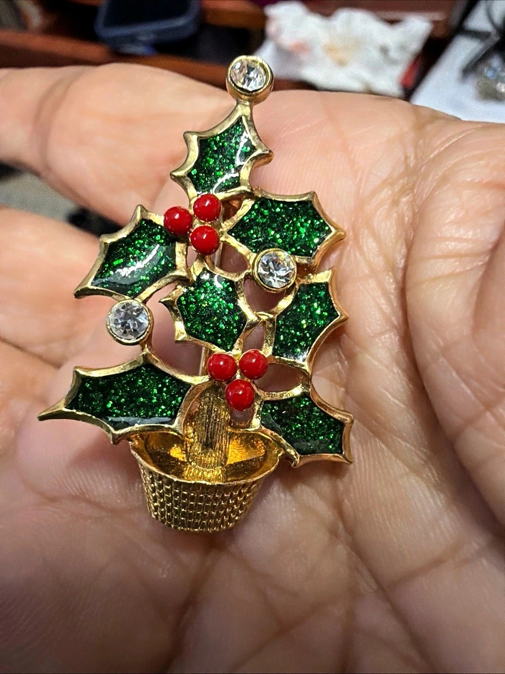 Avon Christmas Tree Brooch in Green & Gold Like New